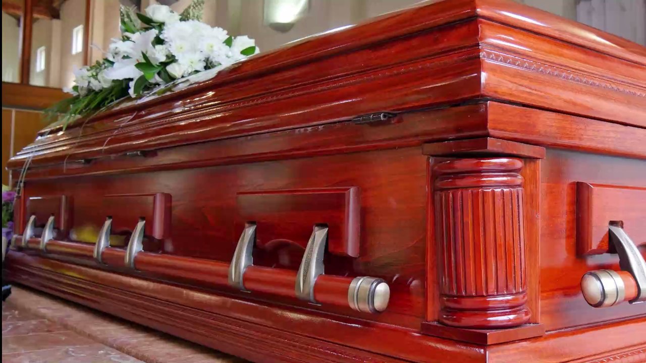 Schock auf der Beerdigung: Im Sarg liegt die falsche Person