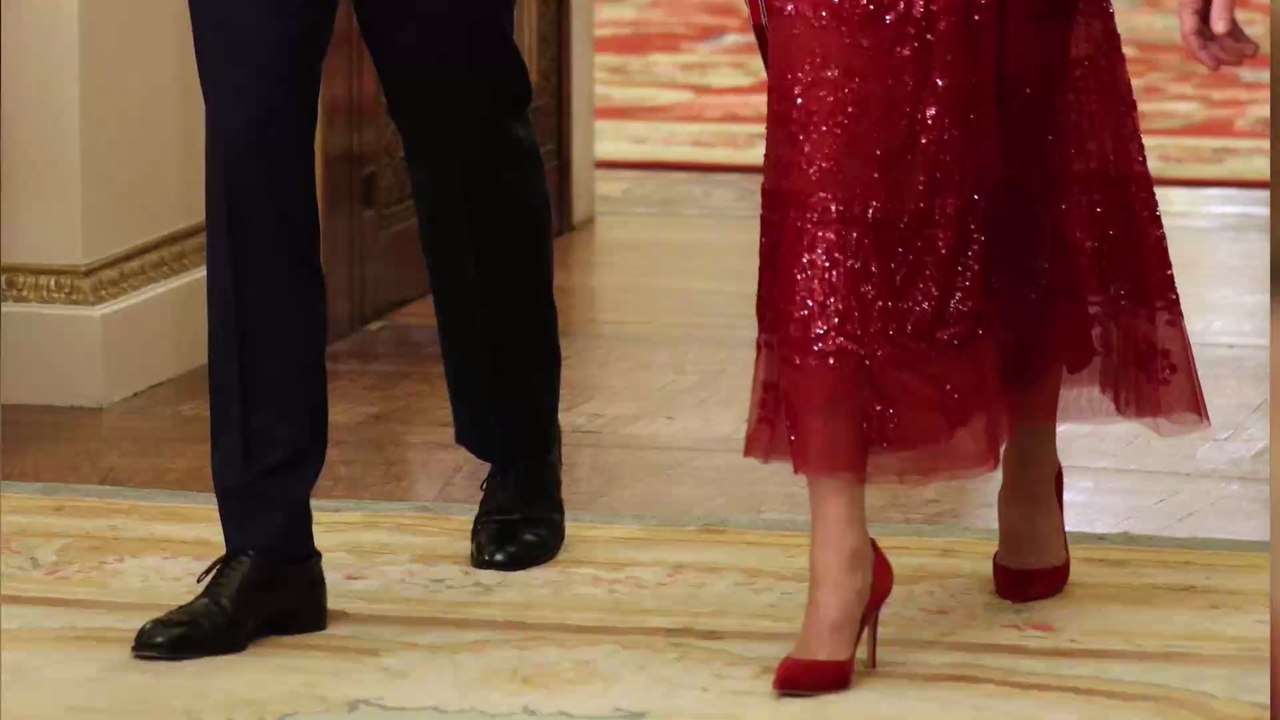 Elegant ins neue Jahr: Kate Middleton bezaubert in geometrischer Bluse