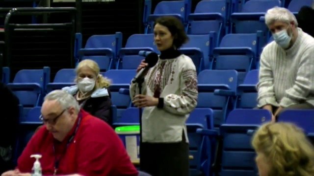 Ukranian woman Olena thanks Sheffield residents and councillors for their support at a meeting of the full council