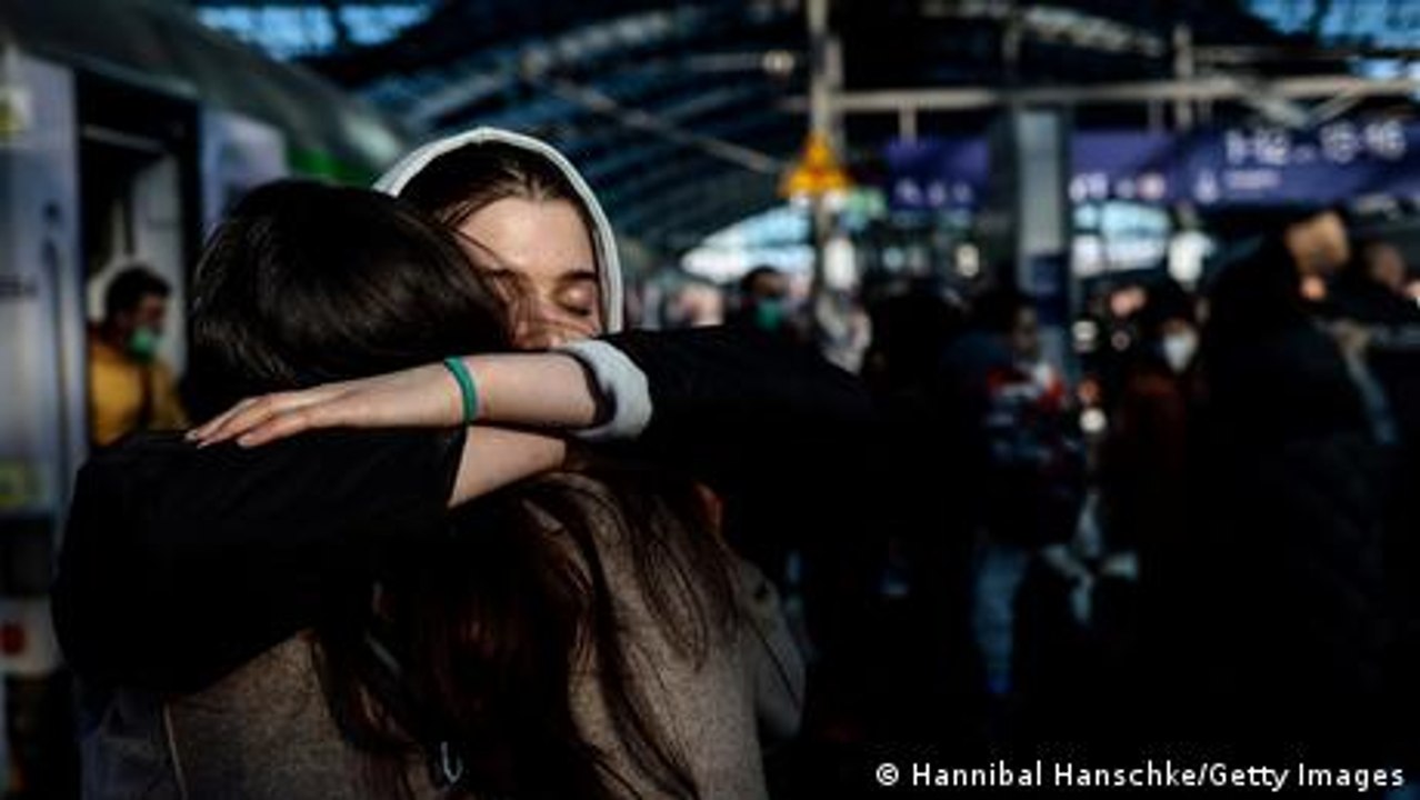 Refugees fleeing Ukraine arrive in Berlin