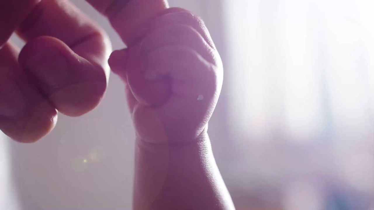 Nach dem Stillen: Das Gesicht dieses Babys ist plötzlich entstellt