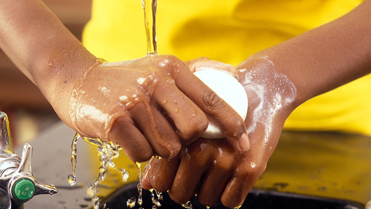 Diese Fehler solltest du morgens im Bad vermeiden