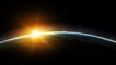 Un astronaute filme un sublime lever de soleil depuis l'espace