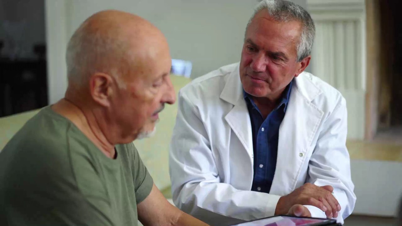 Corona: Hausarzt ohne Maske steckt mehr als 100 Patienten mit Covid-19 an