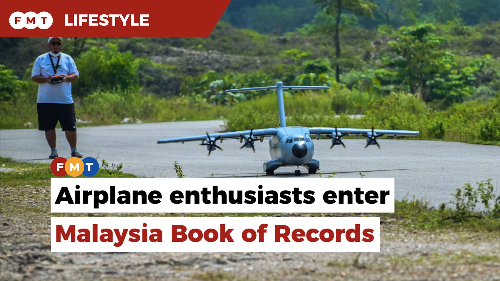 ⁣Duo’s largest flying aircraft model breaks records