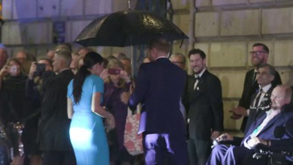 Zurück in London: Meghan sendet mit ihrem Kleid klare Botschaft an Victoria Beckham