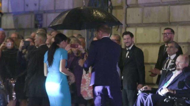 Zurück in London: Meghan sendet mit ihrem Kleid klare Botschaft an Victoria Beckham