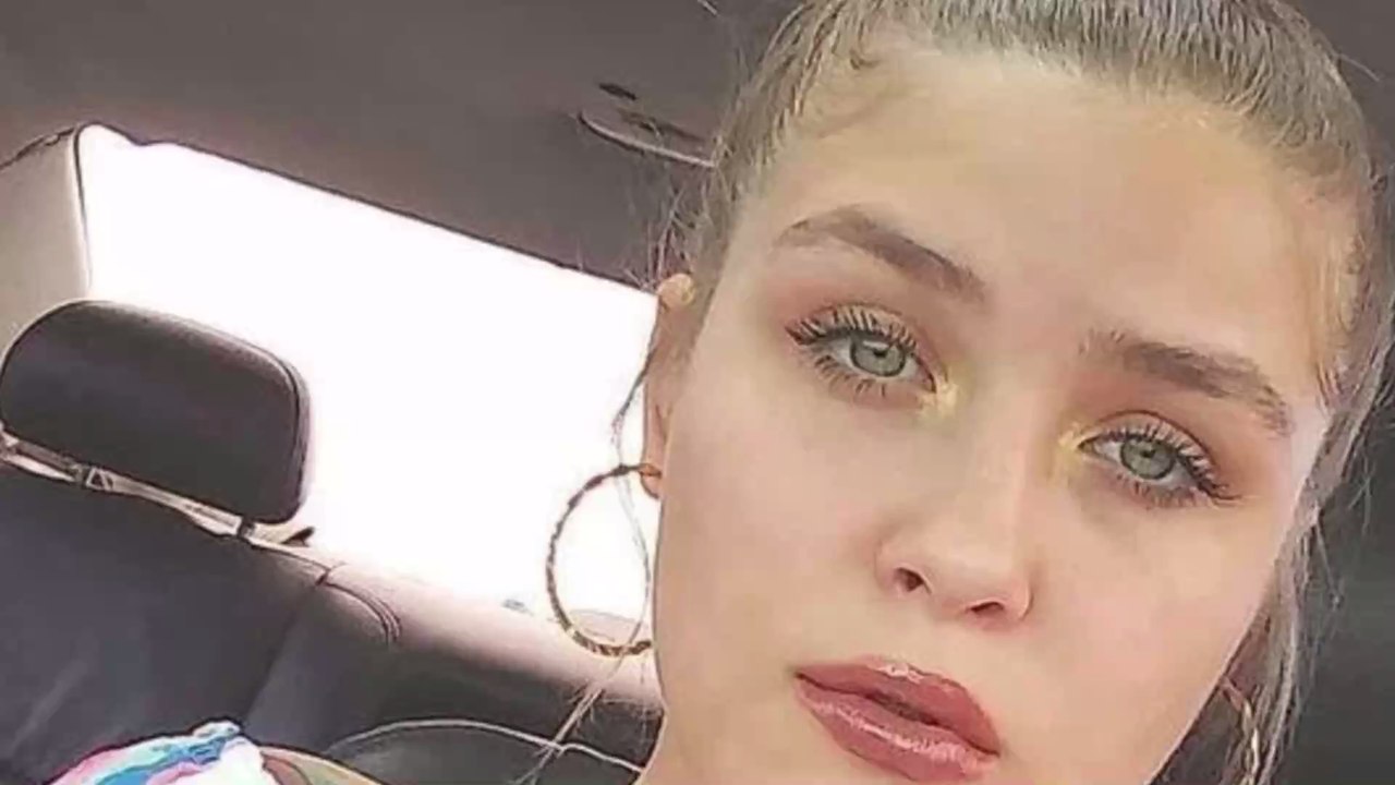 She got kicked out of a shopping mall because her shorts were 'bothering’ men