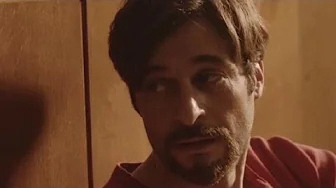 Noi, Lino Guanciale è Pietro: "E' capace di costruire la felicità ma c'è sempre un prezzo da pagare"