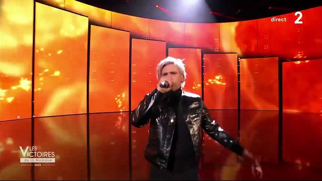 Orelsan chante L'odeur de l'essence en live