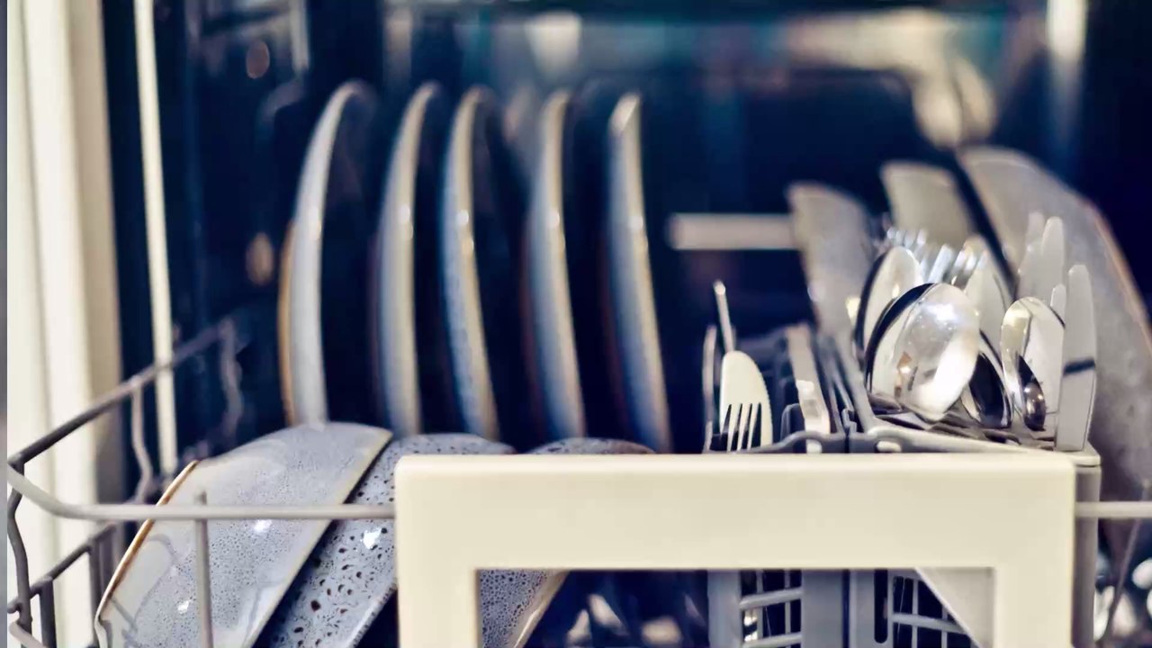 Spülmaschine: Ein einfacher Handgriff beschert ihr ein langes Leben