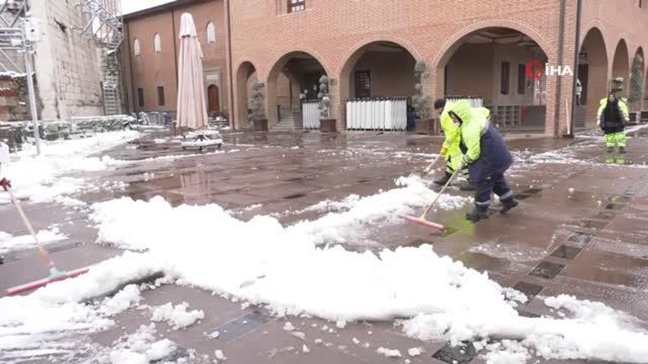 Kar yağışı ile ekiplerin yeniden teyakkuza geçtiği Başkent'te yollar açık