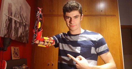 David Aguilar, ce jeune de 18 ans qui s'est construit une prothèse de bras avec des Lego