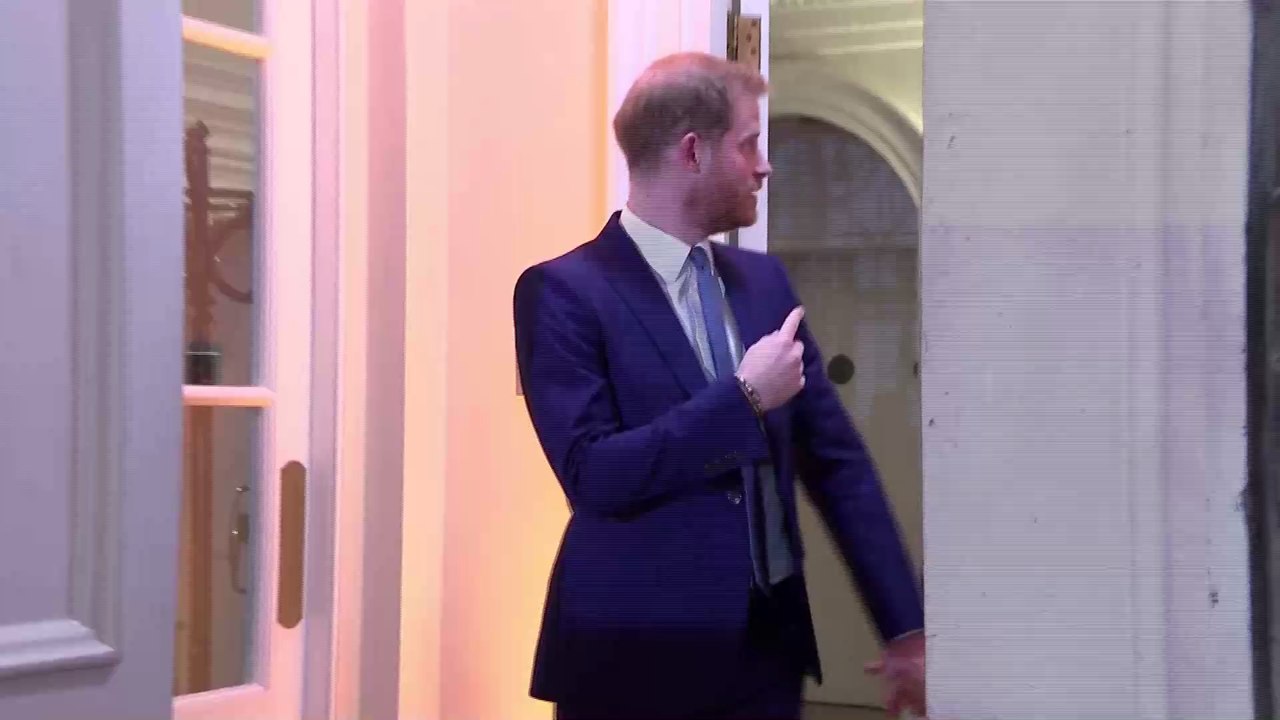 'Er wird nicht so aufwachsen': Harry will mit Megxit Sohn Archie den goldenen Käfig ersparen