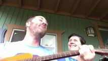Maladie : il chante une chanson à sa mère atteinte d'Alzheimer. Un grand moment d'émotion