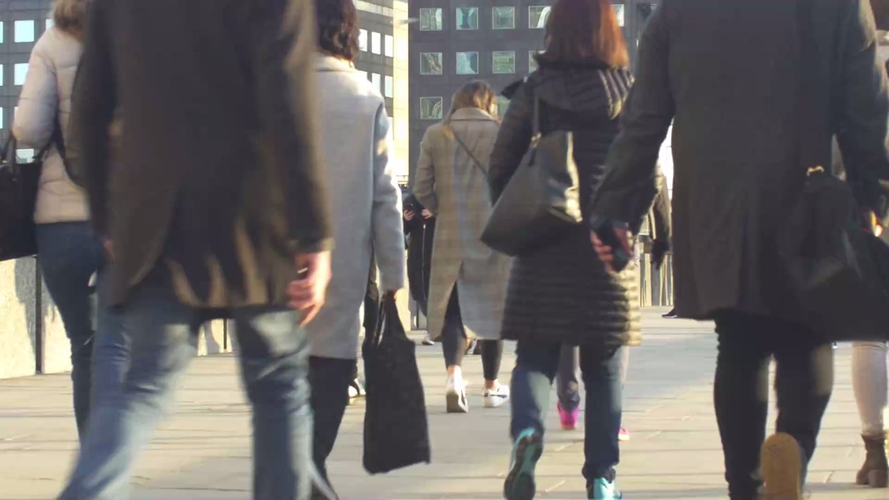 Corona-Tindern? Dating-Apps passen sich der Krise an