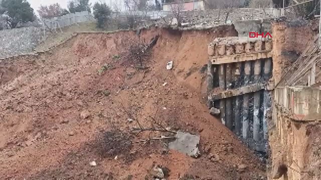 Kartal'da inşaatta toprak kayması