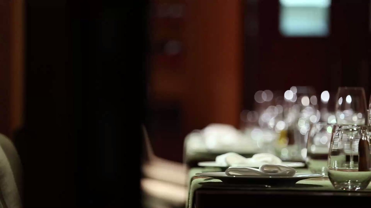 Kellnerin verweist CEO aus dem Restaurant und bekommt 40.000 Dollar Trinkgeld