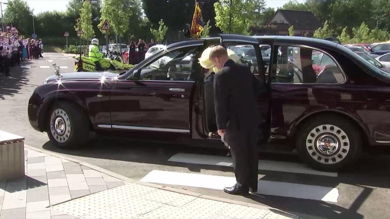 Protokoll missachtet: Queen Elizabeth schockiert über Fauxpas eines französischen Präsidenten