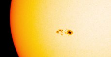 Un satellite de la NASA observe un énorme trou à la surface du Soleil