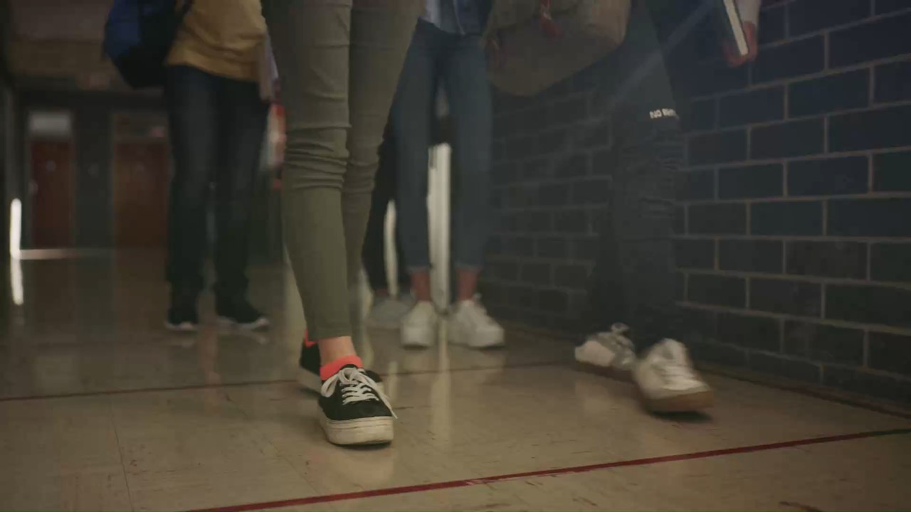 Wegen ihres Outfits: Mutter wird Eingang in Schule verweigert