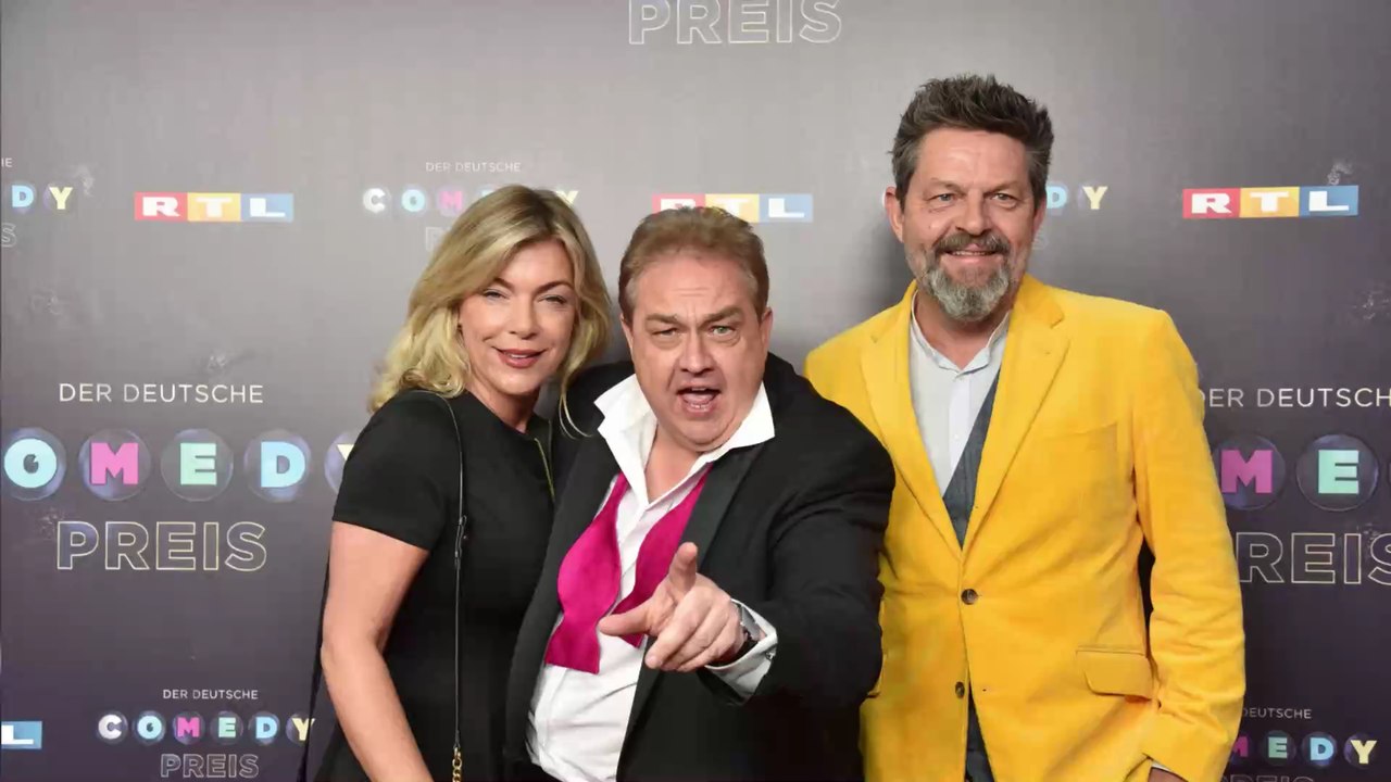 Keine Frau für Deutschen Podcast-Comedypreis nominiert: Klaas bietet seinen Platz an