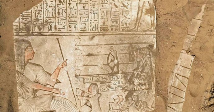 Des archéologues découvrent un tombeau inconnu sur le site de Saqqarah