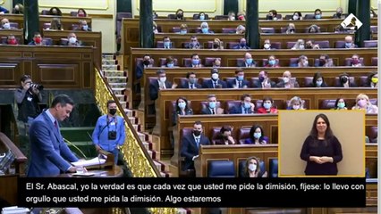 Sánchez lleva "con orgullo" que le pidan que dimita