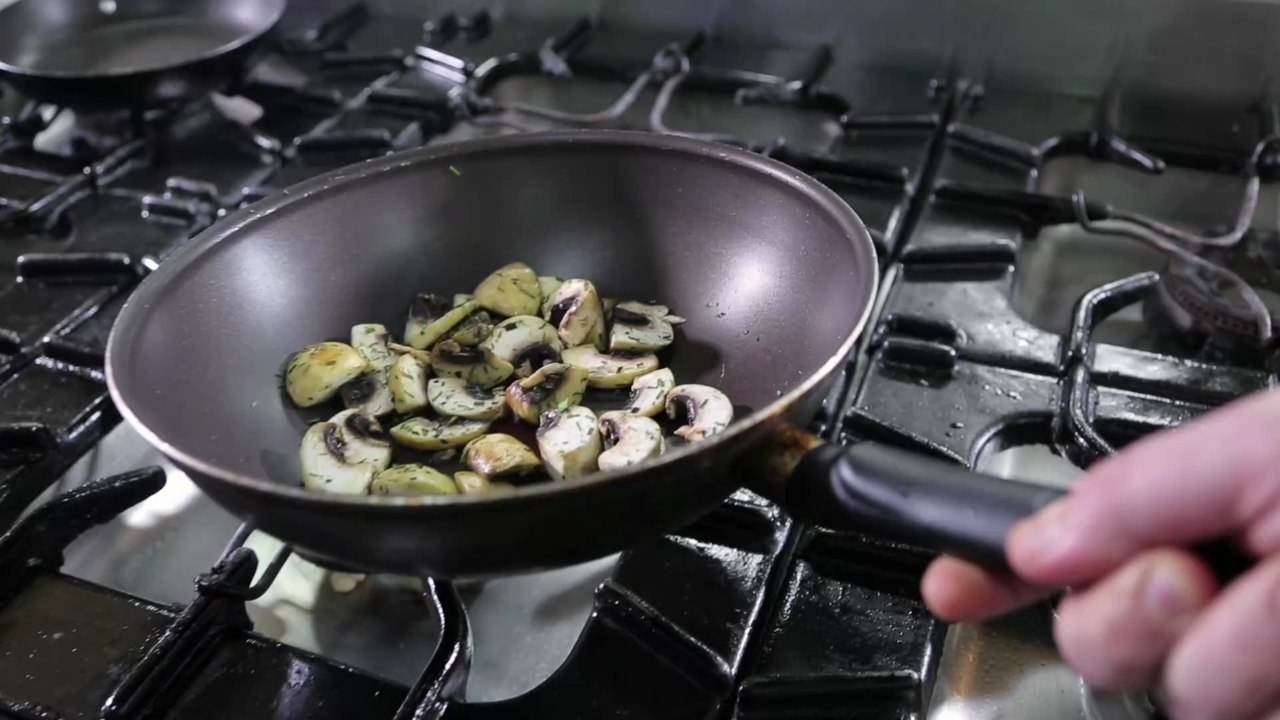 Polymerfieber: Wie gefährlich sind zerkratzte Teflon-Pfannen?