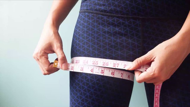 It only takes 30 days to get a flat belly with this knee lift challenge