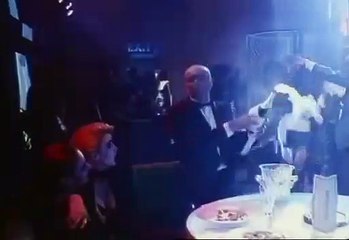 Bande-annonce de Barb Wire avec Pamela Anderson (VO)