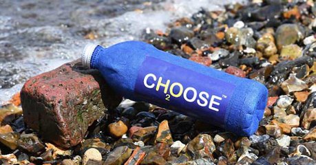 Choose, la bouteille biodégradable imaginée par un Britannique pour lutter contre la pollution plastique