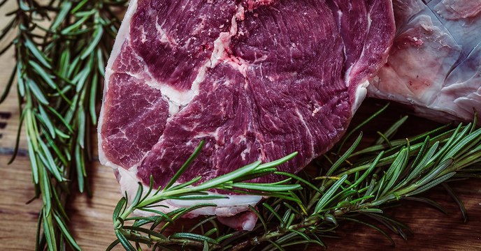 Manger moins de viande, un choix urgent pour lutter contre le changement climatique selon une étude