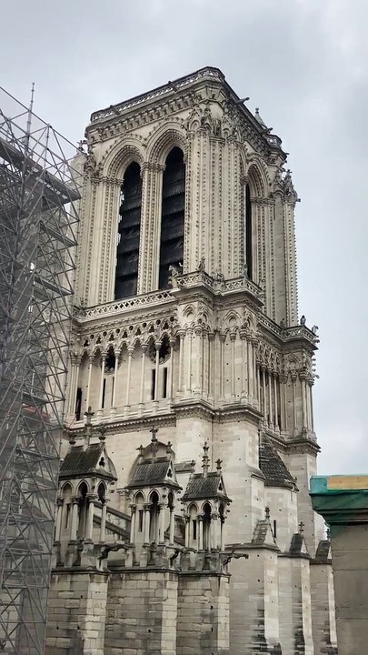 ⛪ Le Bourdon de la Cathédrale Notre-Dame de Paris a retenti pour appeler à la paix en Europe. ⛪