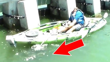 Ce pêcheur a eu une grosse surprise en remontant sa prise