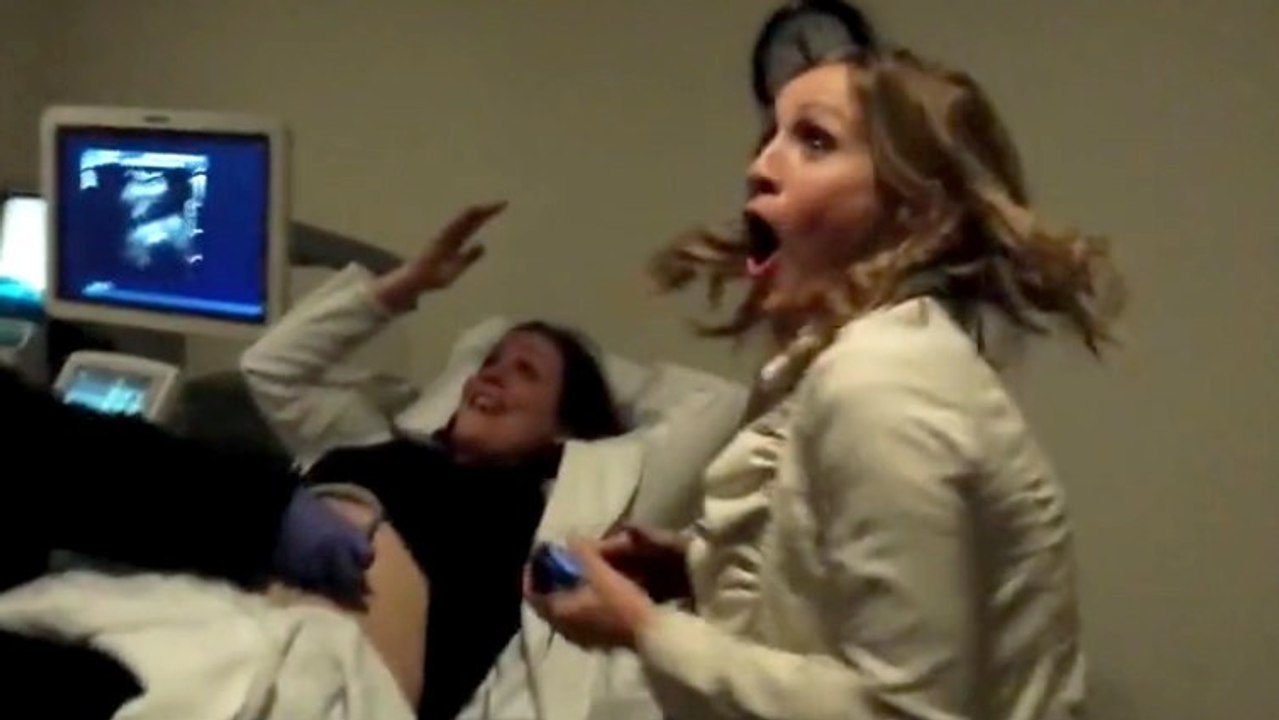 Cette femme a une grande surprise en assistant à l'échographie de sa soeur (vidéo)