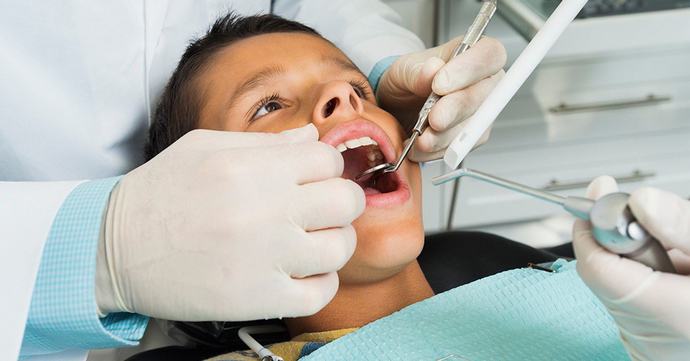 En Inde, un garçon de 7 ans s'est fait enlever 526 dents