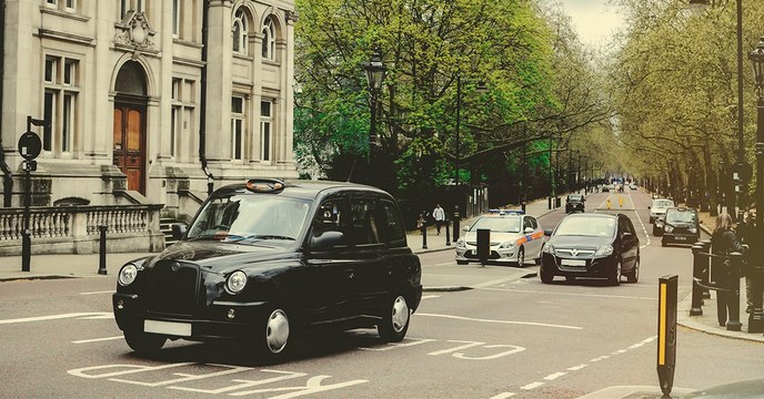 Pourquoi les Anglais roulent-ils à gauche ?