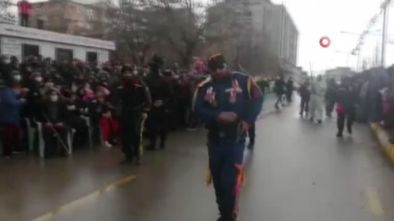 Aşkale'de kurtuluş coşkusu...Temsili kurtuluş sahnesi beğeni topladı