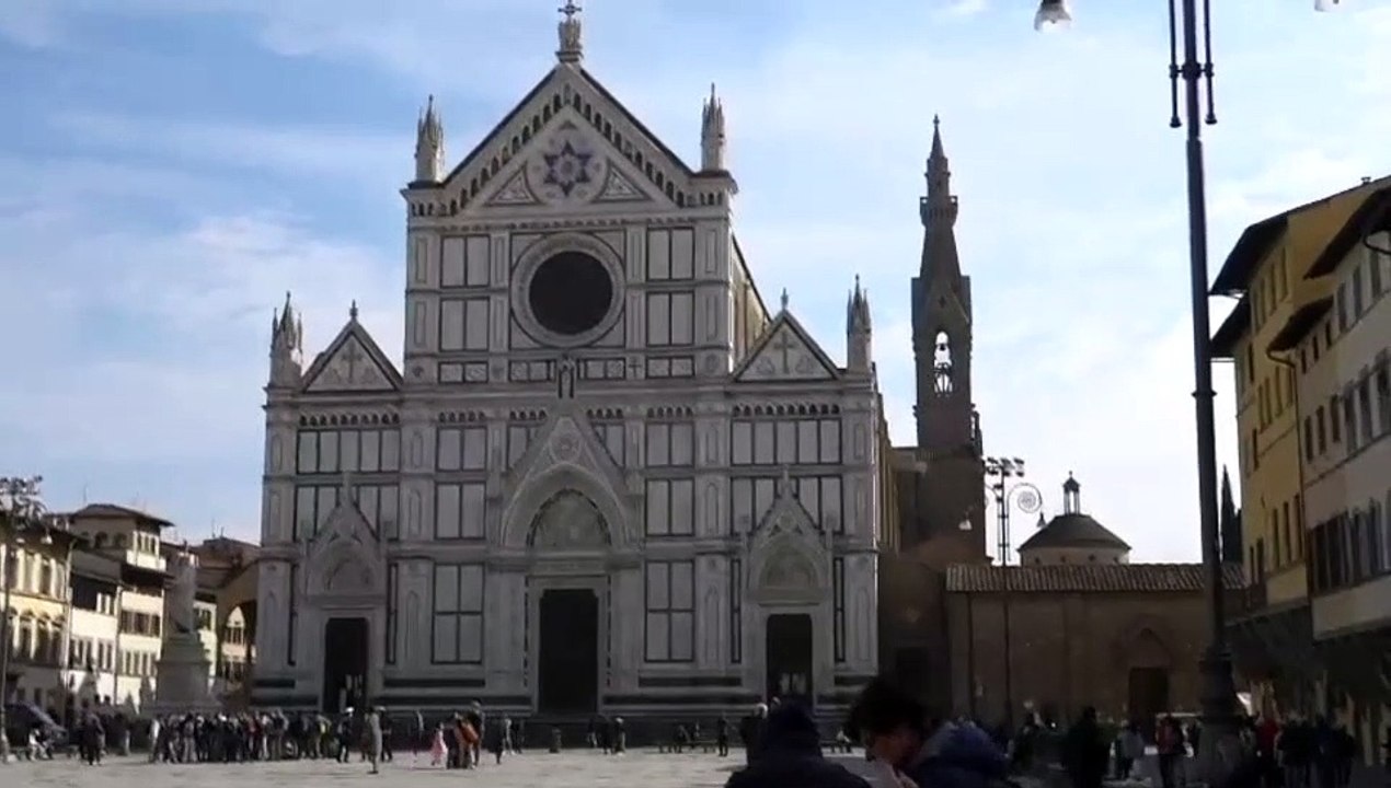 Firenze, le campane di Santa Croce suonano per la pace