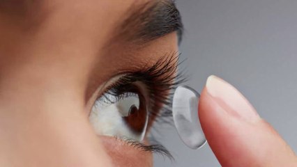 Se baigner avec des lentilles de contact : pourquoi c'est une mauvaise idée