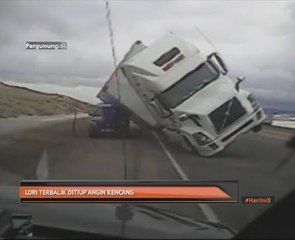 Lori terbalik ditiup angin kencang