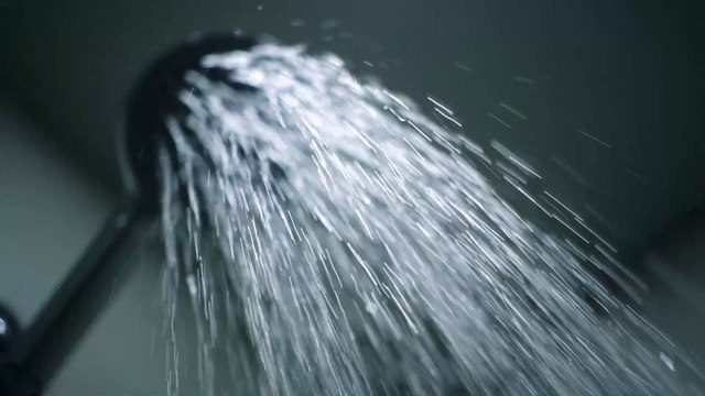 Plus de lavage des mains, mais moins de douches : l’hygiène des Français se dégrade avec le confinement