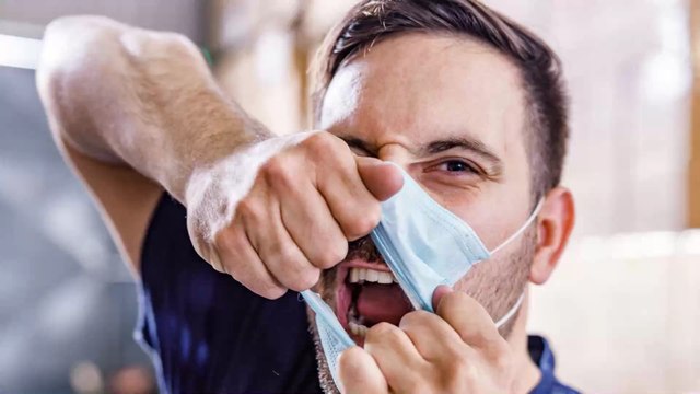 Coronavirus : boutons, malaise, respiration... les effets dévastateurs du masque sur votre santé