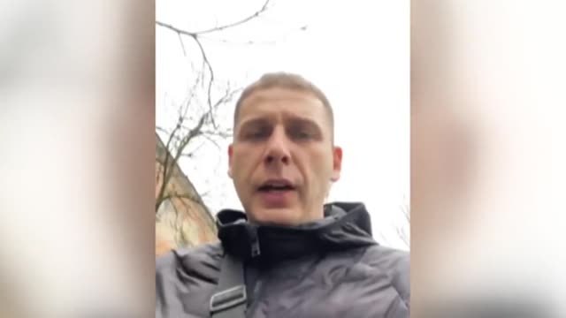 En busca de alimentos y medicinas en una ciudad tomada por los rusos