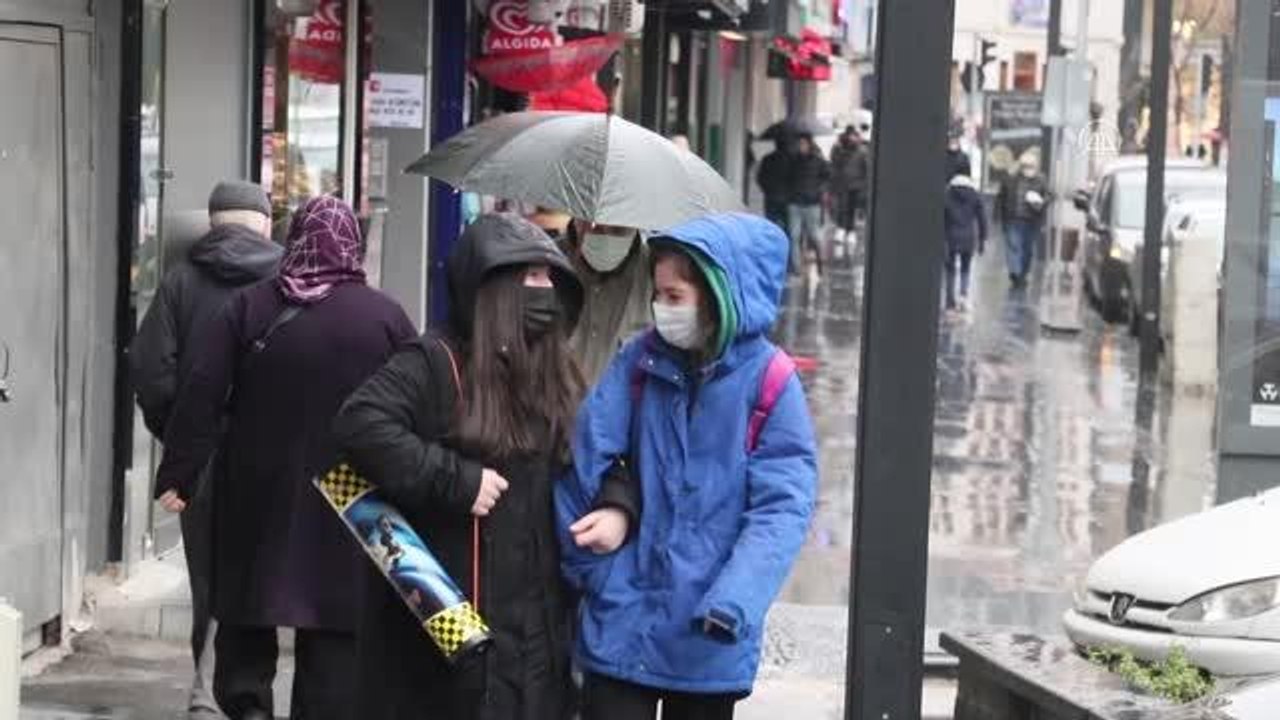 Vatandaşlar maske takmayı tercih ediyor