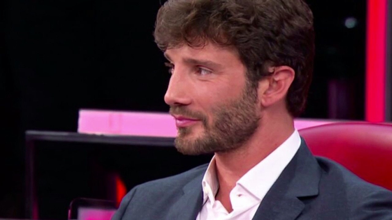 “Deve lasciare la Rai”. Stefano De Martino, la...