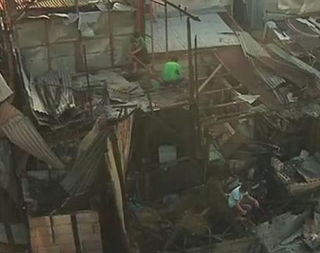 Manila slum fire destroys the homes of 750 families