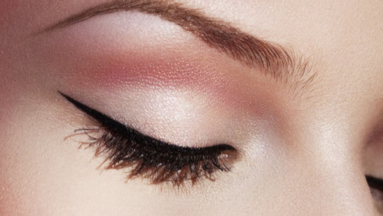 Cette teinture de sourcils faite maison ne coûte presque rien. Et le résultat est super beau