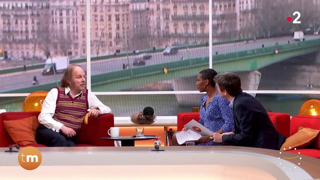 C'est fou ce qu'on vous aime : Thomas Sotto se blottit contre Philippe Katterine dans Télématin